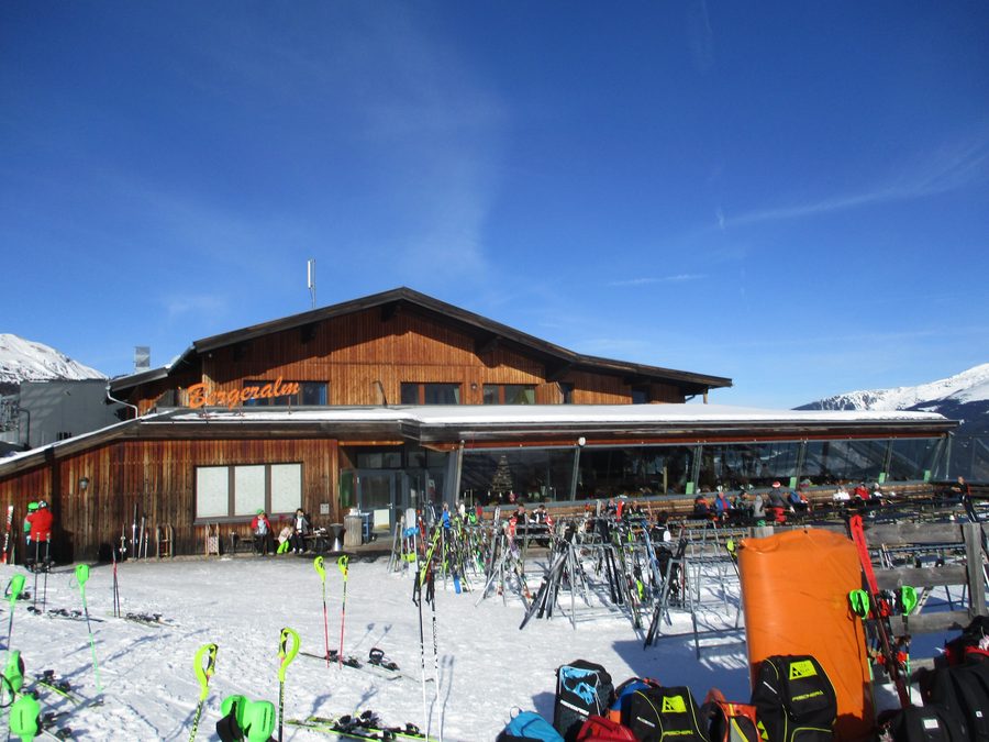 Winteransicht der Bergeralm bei Steinach am Brenner