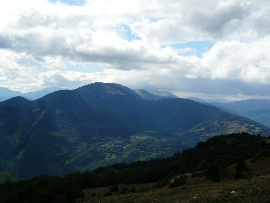 File:Campelles i la serra de Mogrony des del costat sud del Taga P1150525.JPG