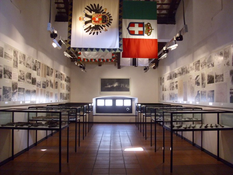 Ausstellungsraum im Kobarid Museum in Kobarid, Slowenien