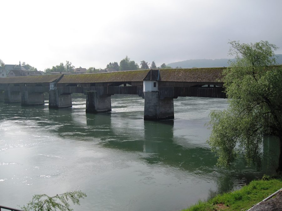 Gedeckte Holzbrücke zwischen Bad Säckingen und Stein über den Rhein