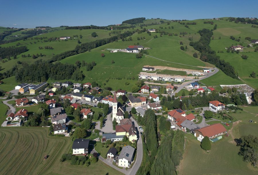 Luftaufnahme von Ertl, Blickrichtung Osten