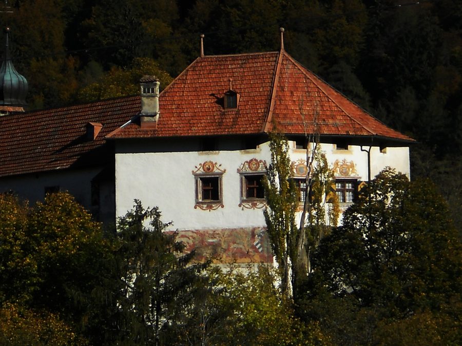 Schloss Rhäzüns vor der Bündner Landschaft