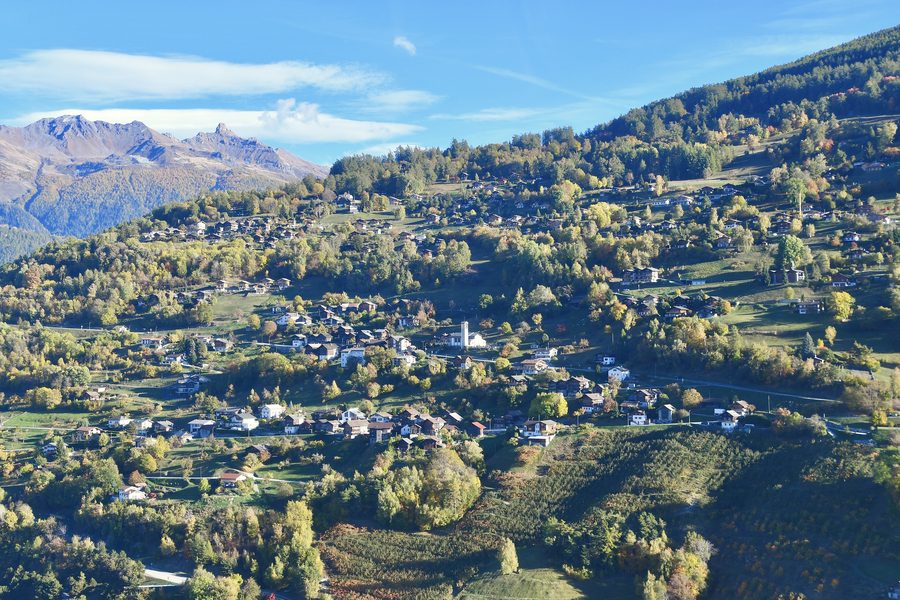 Vue aérienne des Agettes (VS), en Suisse