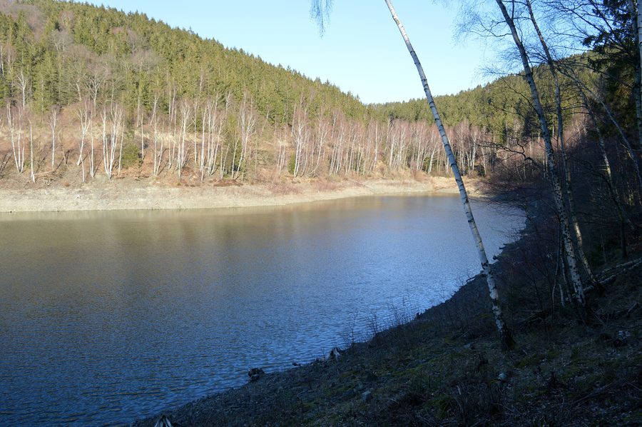 Blick auf die Granetalsperre im Harz