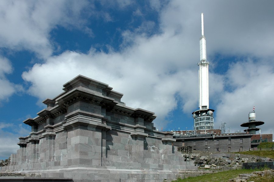 File:France Auvergne Rhone Alpes 63 Puy de Dome 01.jpg