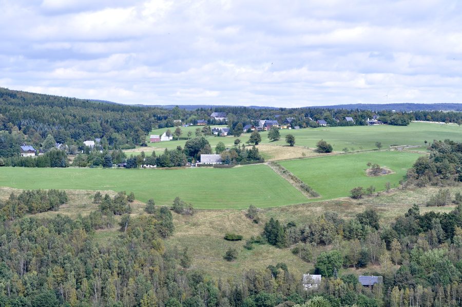 Blick auf Deutschneudorf aus Richtung Hora Svaté Kateřiny