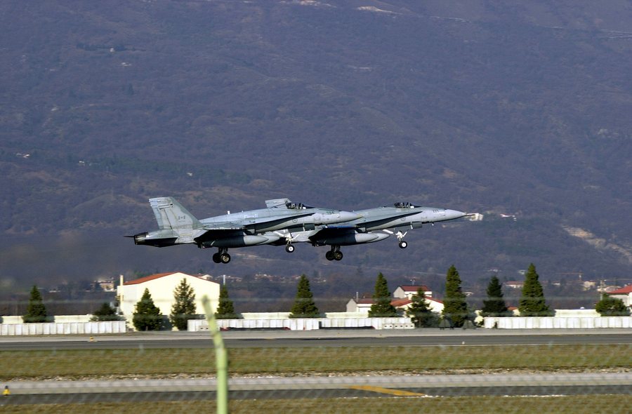 File:CF-18 Aviano Italy.jpg