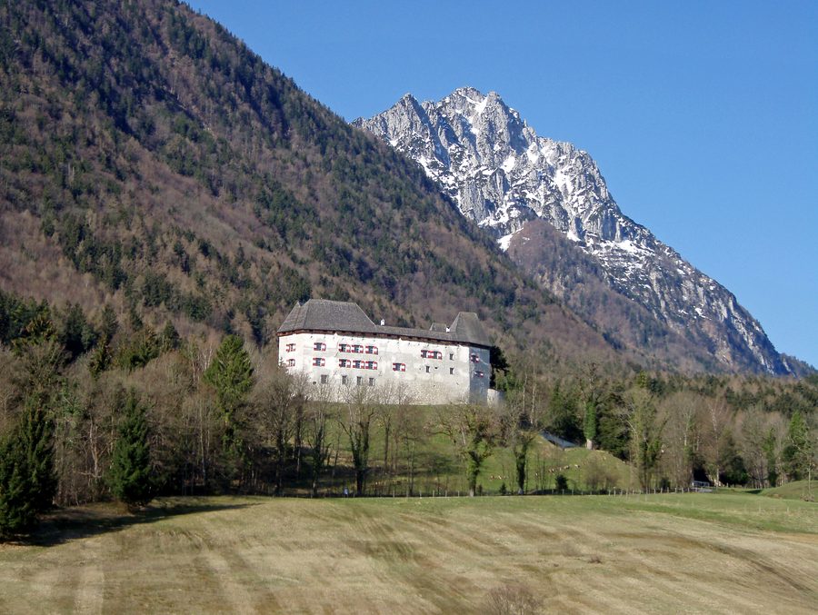 Schloss Staufeneck in Piding im Berchtesgadener Land