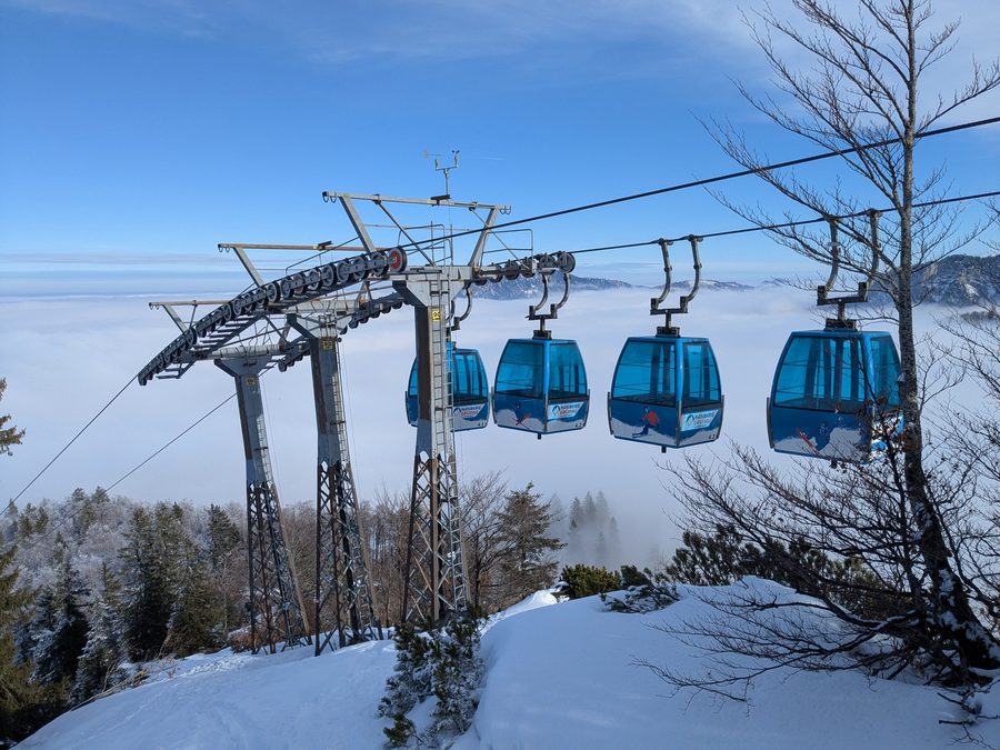 Gruppenumlaufbahn am Kasberg in Grünau im Almtal im Winter