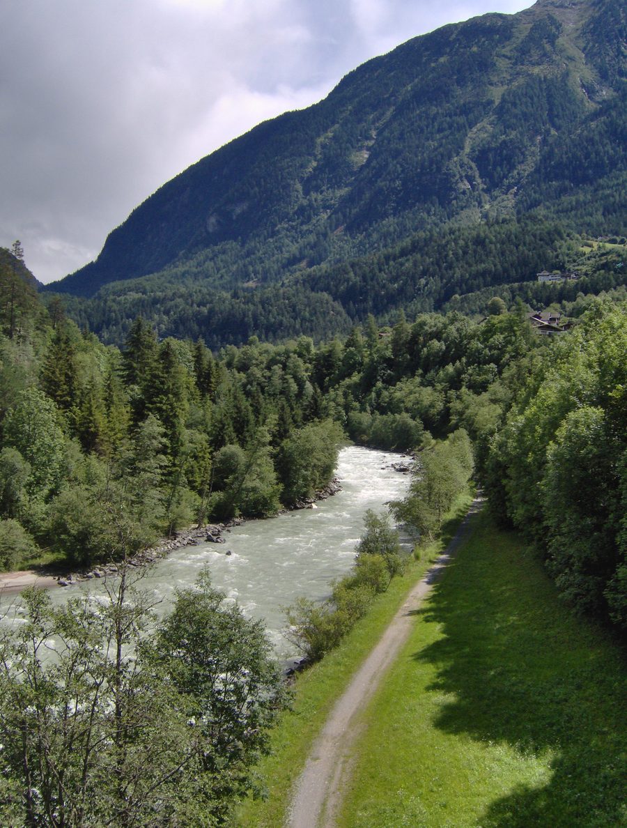 Die Ötztaler Ache bei Sautens in Tirol