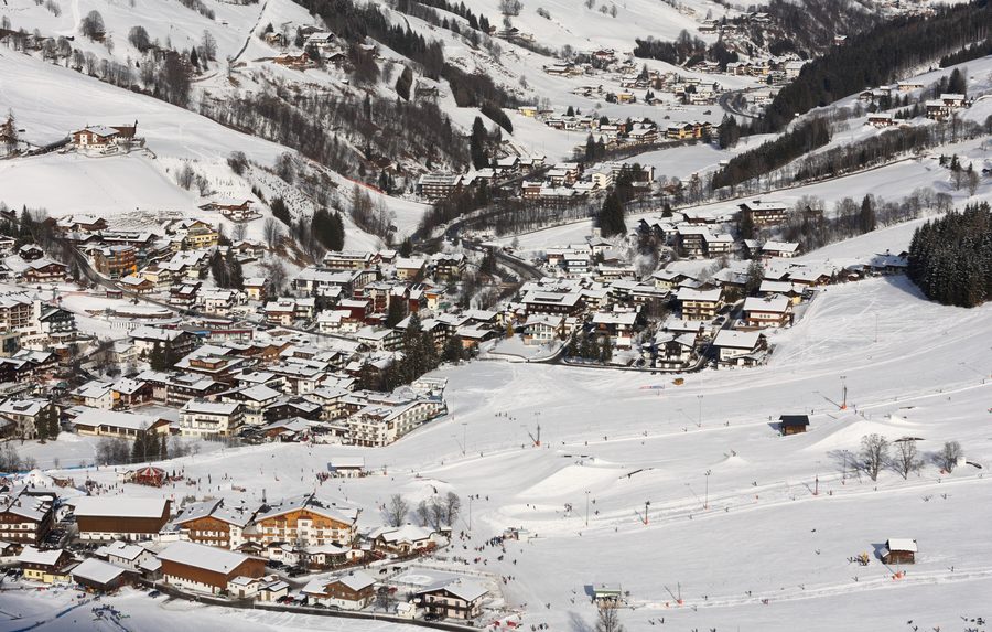 Hinterglemm im Winter, gesehen von der Zwölferkogelbahn