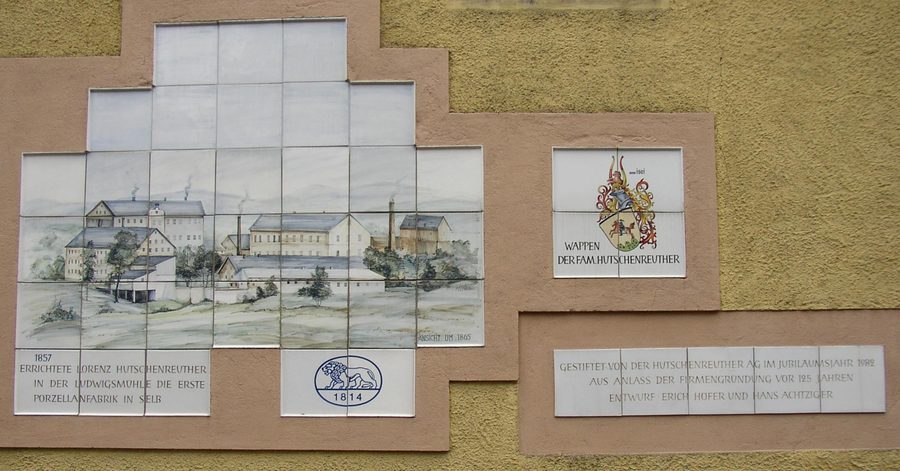 Porzellan dargestellte Stadtgeschichte von Selb in Bayern
