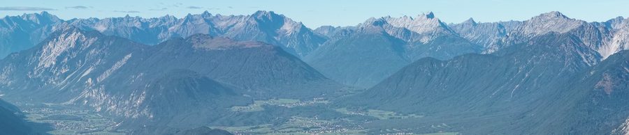 Panoramablick über Obsteig und Mieming auf dem Mieminger Plateau mit den umliegenden Bergen