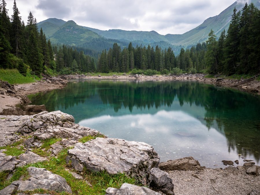 Obernberger See in der Berglandschaft des Obernbergertals