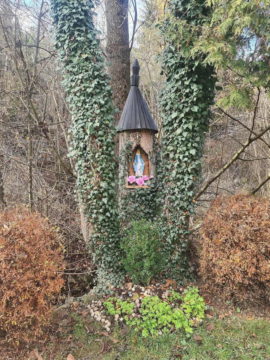 File:Wayside shrine in Tylka.jpg