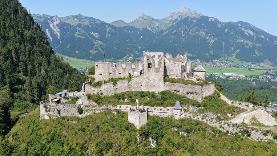Ruine Ehrenberg am Schlossberg bei Reutte in Tirol