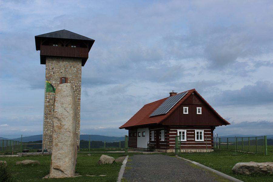 Aussichtsturm U Borovice oberhalb von Roprachtice