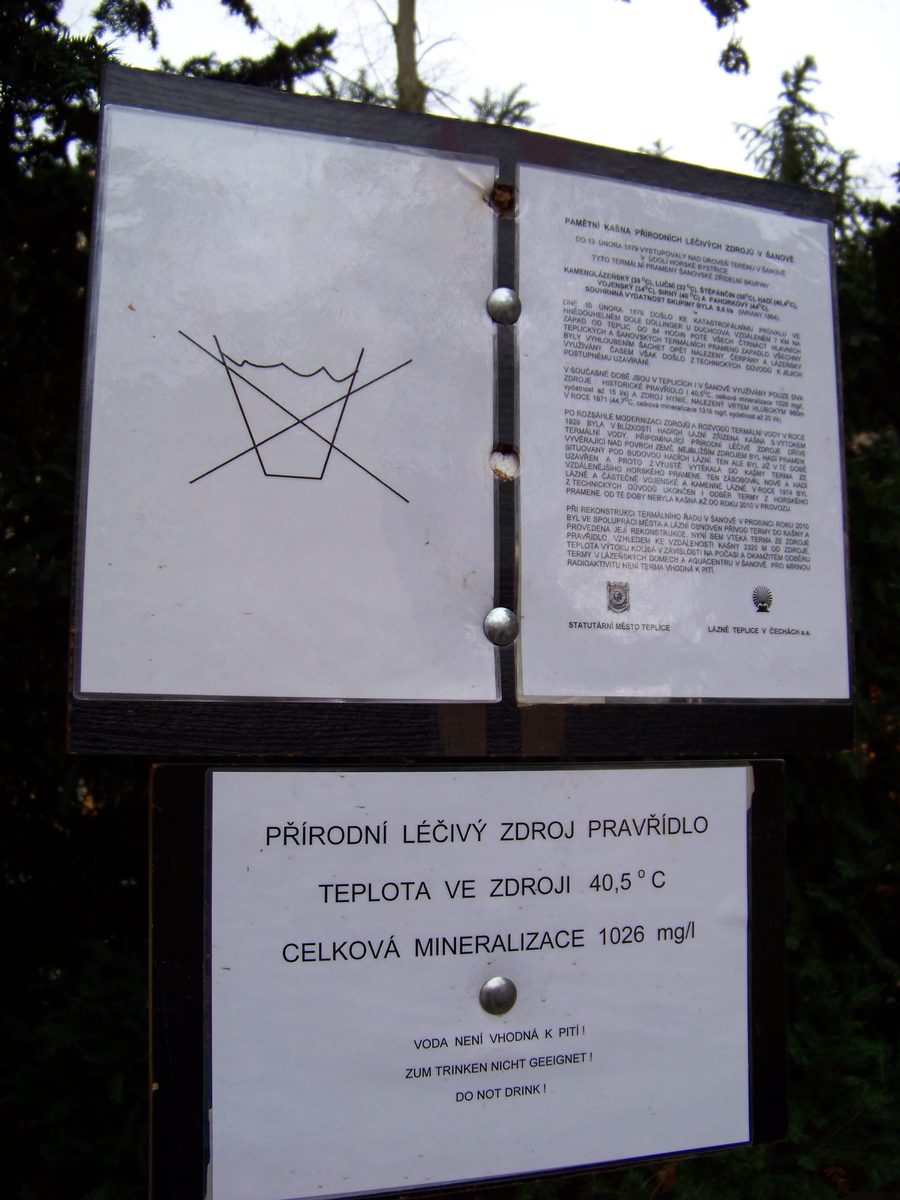 Gedenkbrunnen für natürliche Heilquellen im Park Šanov in Teplice