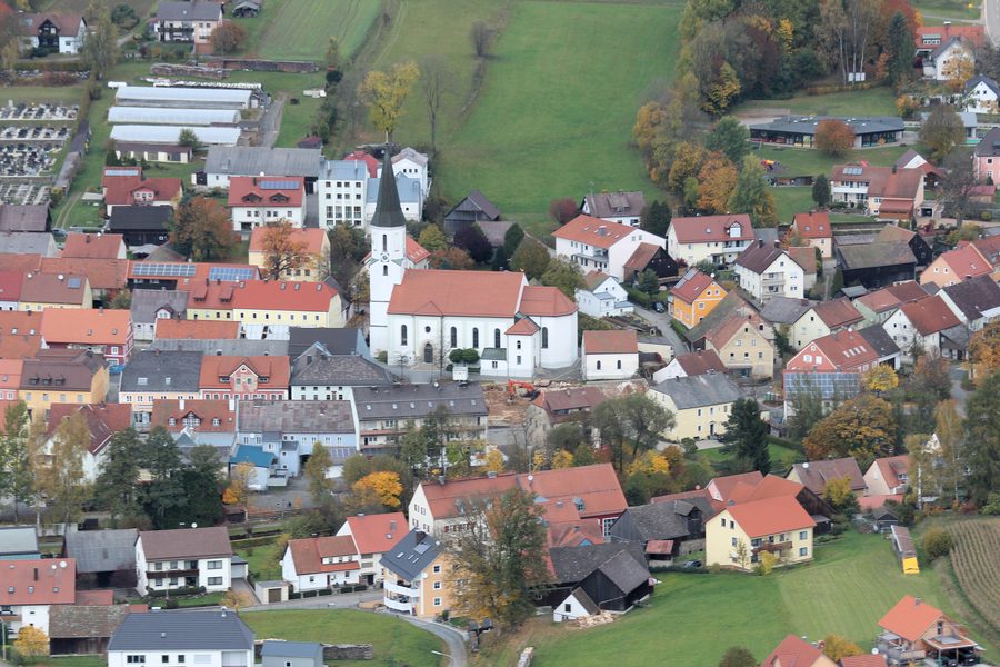 Schönsee mit der Pfarrkirche St. Wenzeslaus im Landkreis Schwandorf