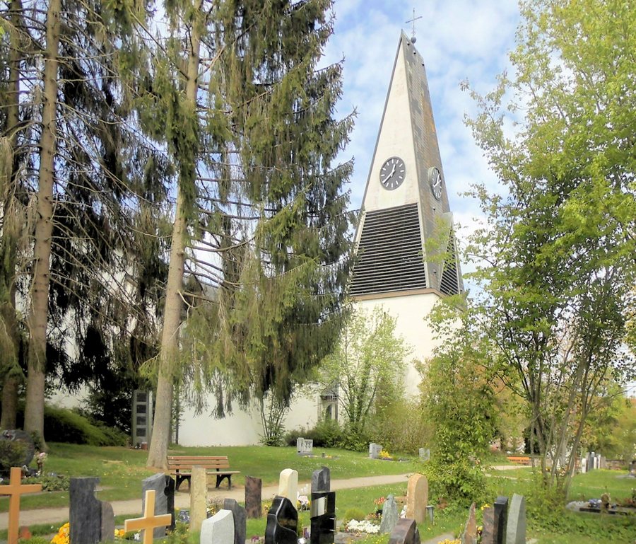 File:Pfaffenweiler, Kirche Heilige Dreifaltigkeit 1.jpg
