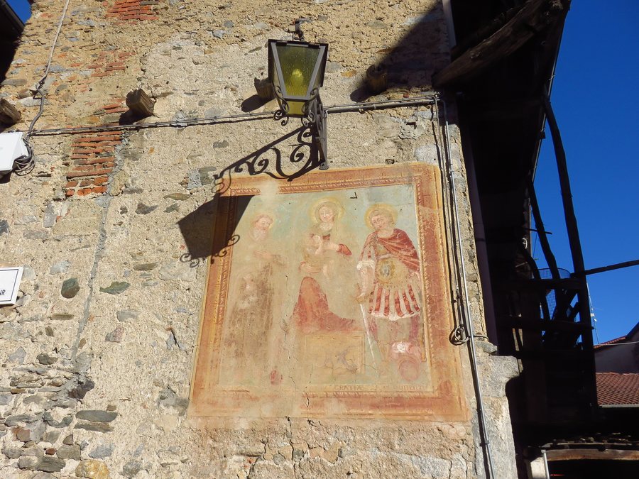 File:Massino Visconti Affresco 1.jpg