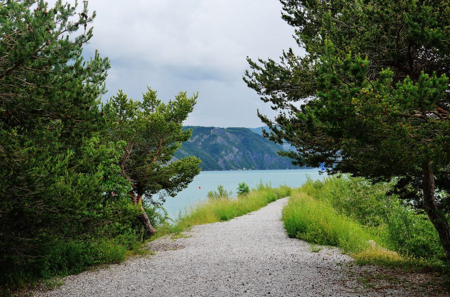 Lac de Serre-Ponçon bei Chorges im Département Hautes-Alpes