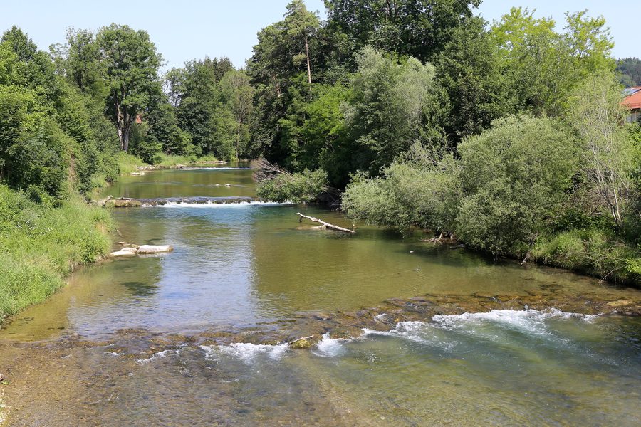 Mangfall an der Brücke in Westerham bei Feldkirchen-Westerham