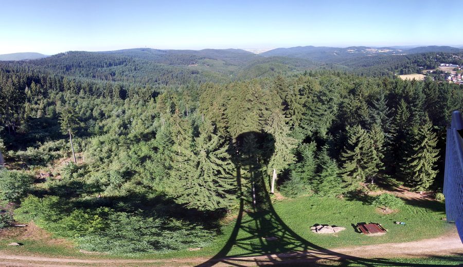 Blick vom Teltschikturm auf Königstuhl, Weißer Stein und die Rheinebene