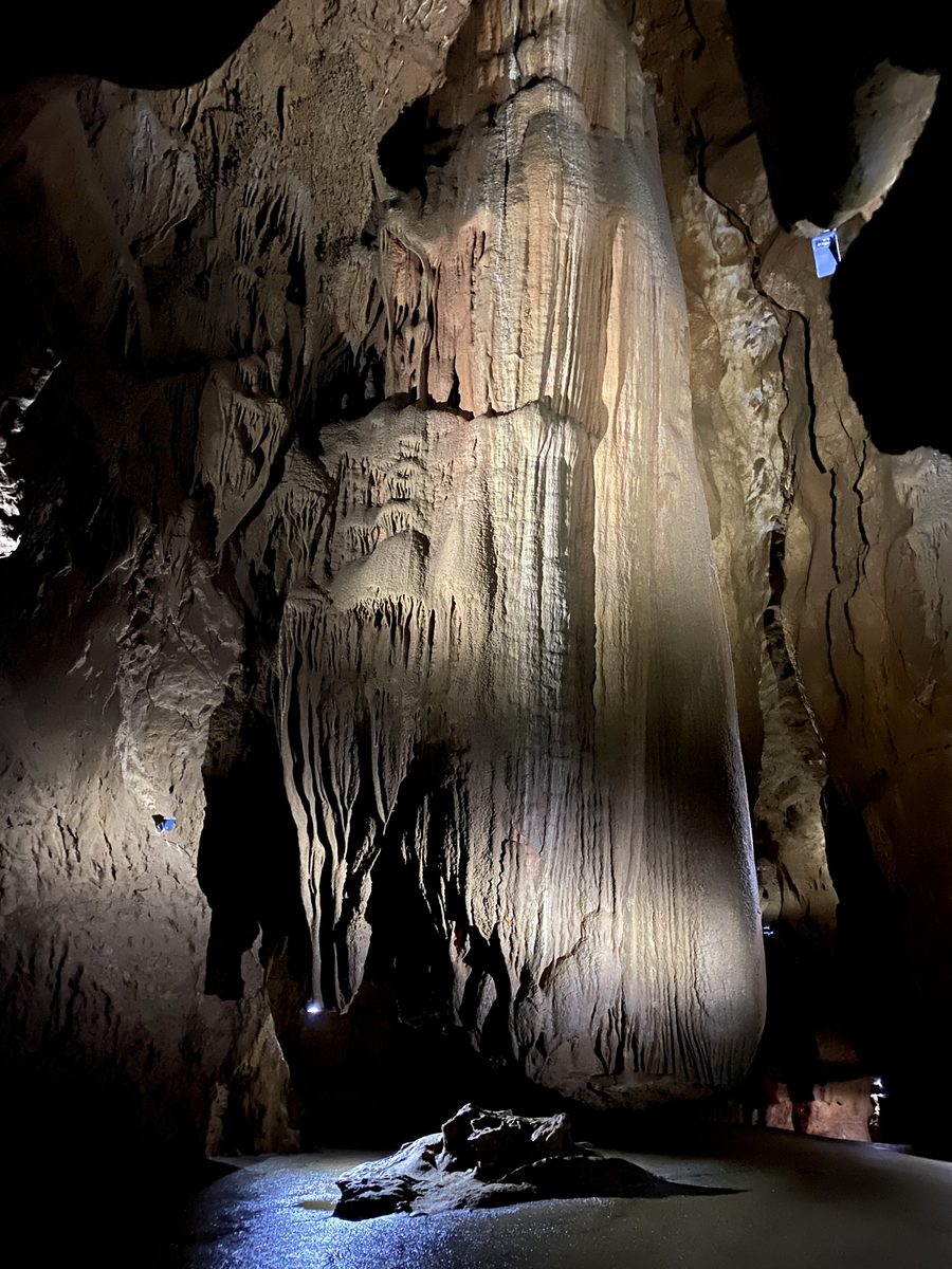 Stalaktit in der Lurgrotte nahe dem Semriacher Eingang in der Steiermark