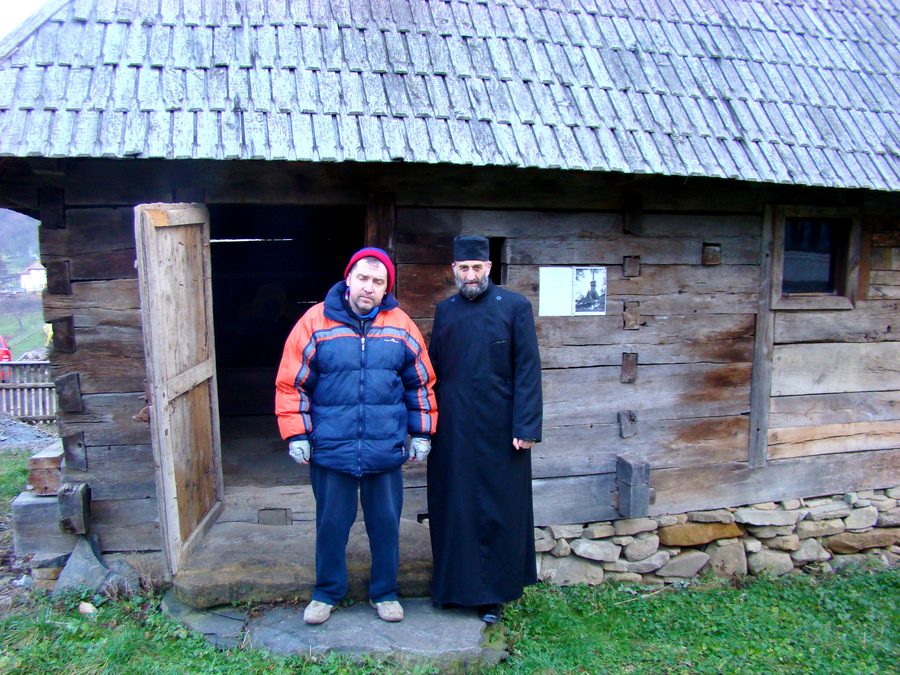 Traditionelle Holzkirche in Văleni im Kreis Maramureş, Rumänien